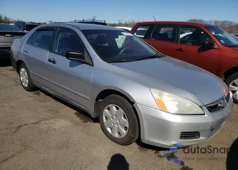 2007 Honda Accord Value z USA, uszkodzony, nr VIN 1HGCM56157A219055